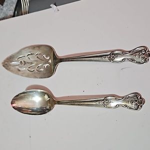 Wm Rogers Mfg Co Magnolia/Inspiration Silverplate Flatware Pie Server and spoon